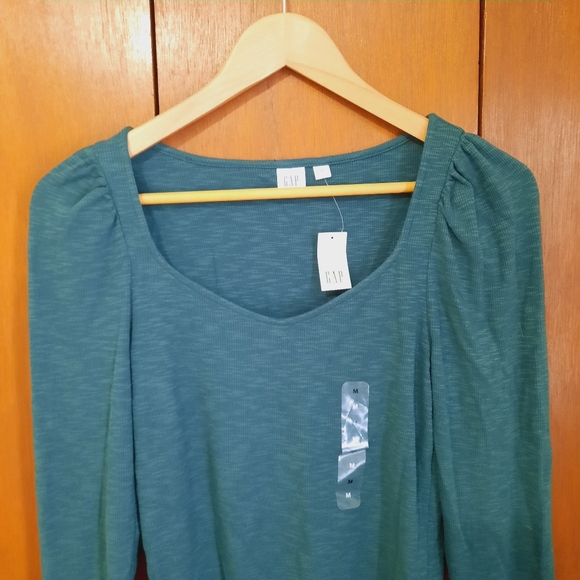 🛍 NWT Gap Long Sleeve Ribbed Sweetheart Open Neckline June Bug Shirt Size M - Picture 3 of 10